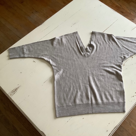 Banana Republic Double V Neck Gray Merino 3/4 sleeve Wool Sweater Medium - Picture 3 of 8